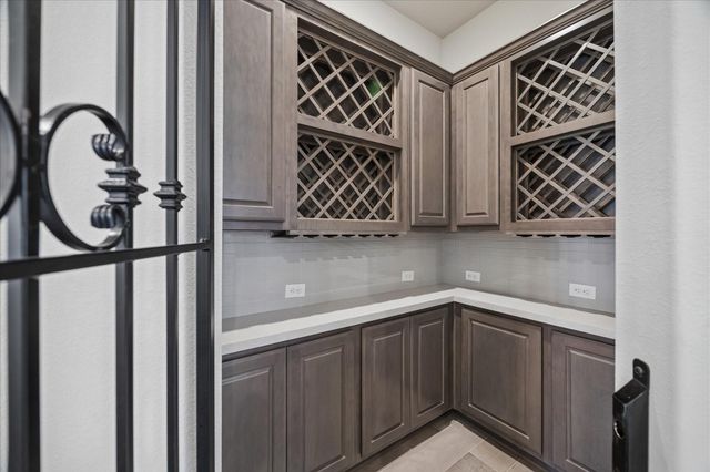 15 Overland Heath Drive, Tomball, TX 77375