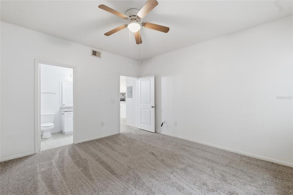 Image 13 of property listing at 17112 CARRINGTON PARK DRIVE 926, Tampa, FL 33647