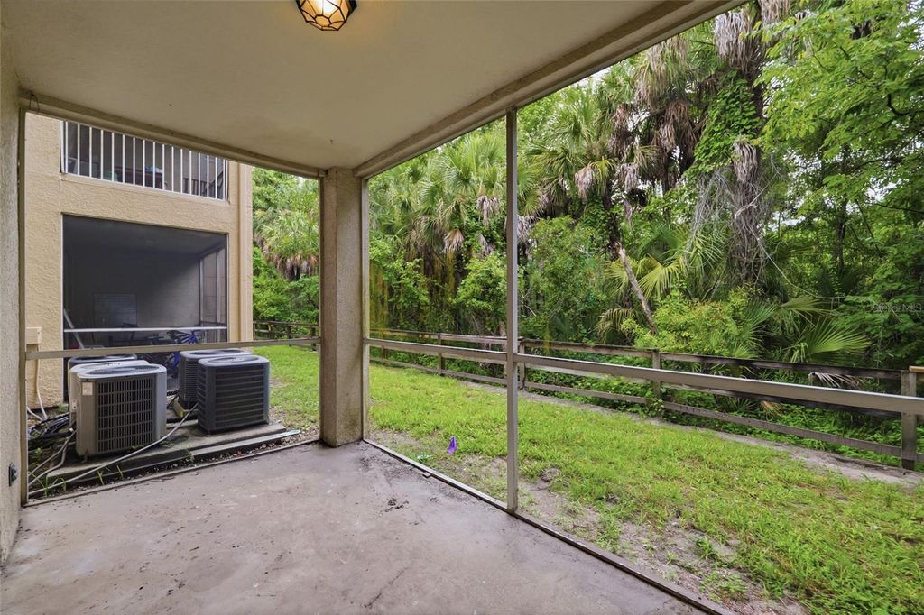 Image 19 of property listing at 17112 CARRINGTON PARK DRIVE 926, Tampa, FL 33647