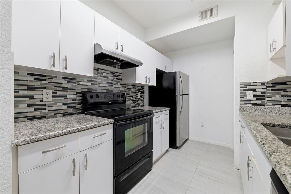 Image 5 of property listing at 17112 CARRINGTON PARK DRIVE 926, Tampa, FL 33647