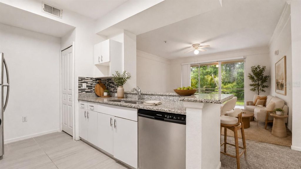 Image 6 of property listing at 17112 CARRINGTON PARK DRIVE 926, Tampa, FL 33647