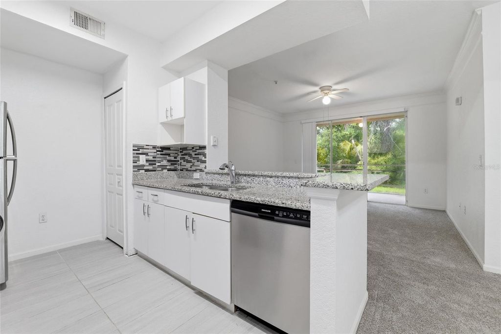 Image 7 of property listing at 17112 CARRINGTON PARK DRIVE 926, Tampa, FL 33647
