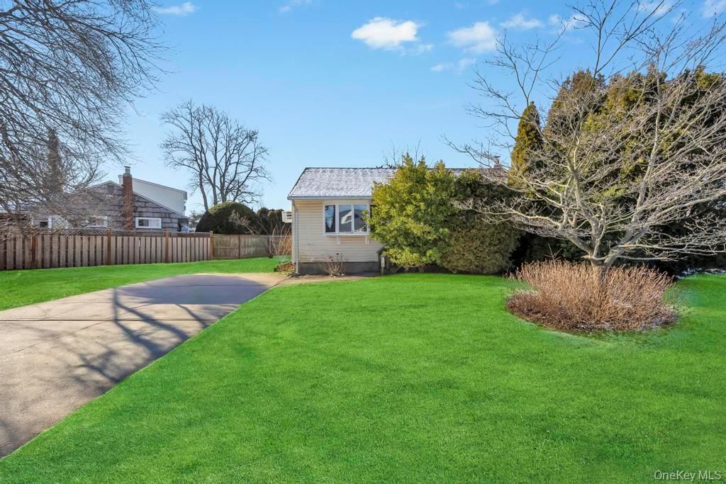 5 Gail Drive N, Massapequa, NY 11758