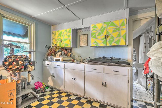 1018 Carolina Avenue, Bristol, TN 37620