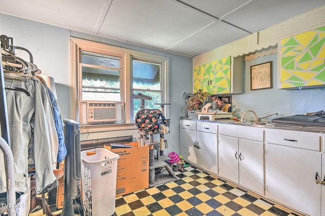 1018 Carolina Avenue, Bristol, TN 37620