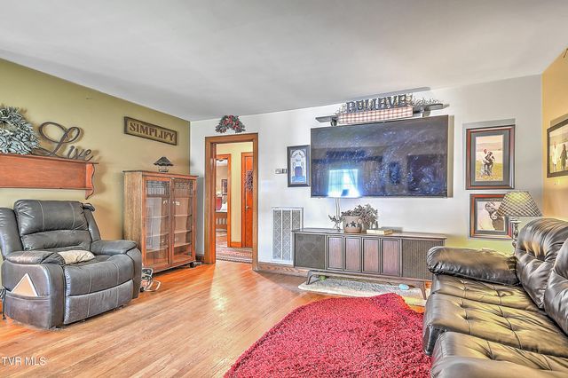 1018 Carolina Avenue, Bristol, TN 37620