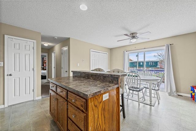 435 N Queen Ridge Avenue, Independence, MO 64056