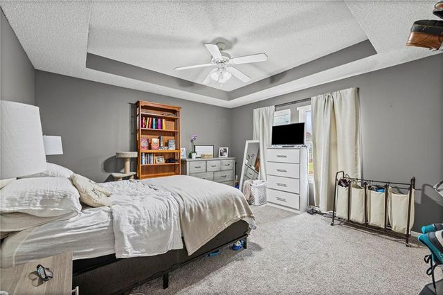 435 N Queen Ridge Avenue, Independence, MO 64056