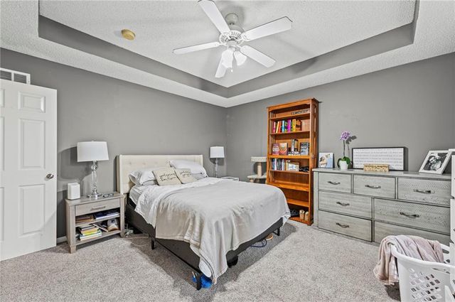 435 N Queen Ridge Avenue, Independence, MO 64056