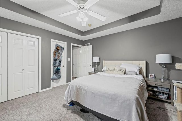 435 N Queen Ridge Avenue, Independence, MO 64056