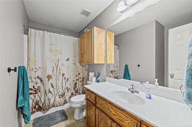 435 N Queen Ridge Avenue, Independence, MO 64056