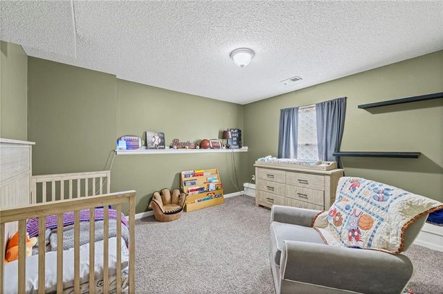 435 N Queen Ridge Avenue, Independence, MO 64056