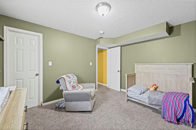 435 N Queen Ridge Avenue, Independence, MO 64056