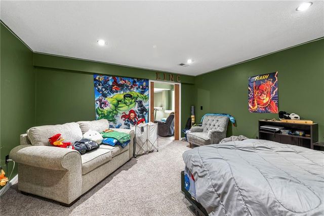 435 N Queen Ridge Avenue, Independence, MO 64056