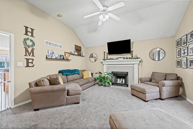 435 N Queen Ridge Avenue, Independence, MO 64056