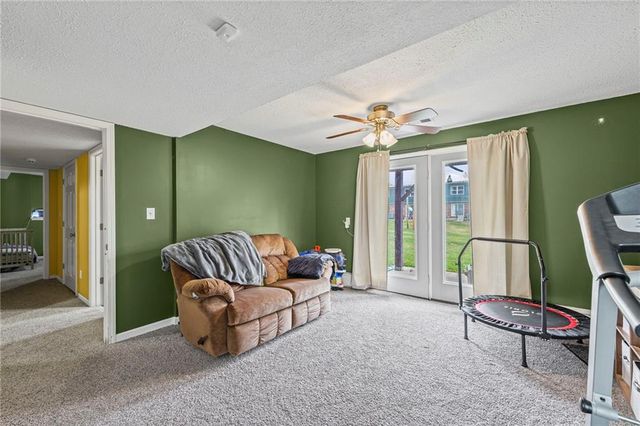 435 N Queen Ridge Avenue, Independence, MO 64056