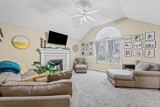 435 N Queen Ridge Avenue, Independence, MO 64056