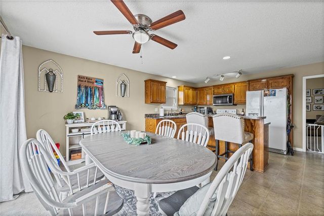 435 N Queen Ridge Avenue, Independence, MO 64056