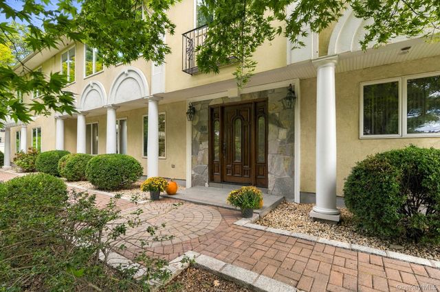 611 Knollwood Road, White Plains, NY 10603