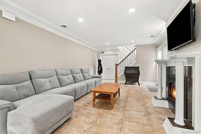 611 Knollwood Road, White Plains, NY 10603