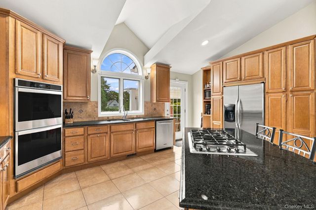 611 Knollwood Road, White Plains, NY 10603