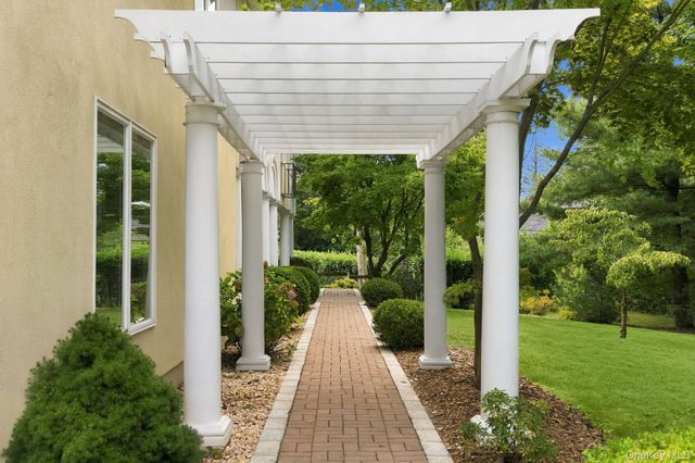 611 Knollwood Road, White Plains, NY 10603