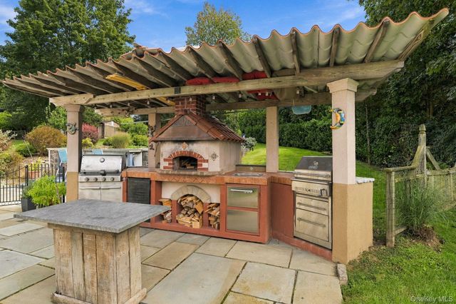 611 Knollwood Road, White Plains, NY 10603
