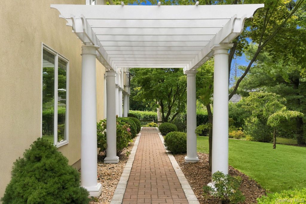 611 Knollwood Road, White Plains, NY 10603 — photo 4