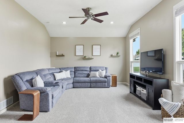 20129 Douglas Street, Omaha, NE 68022