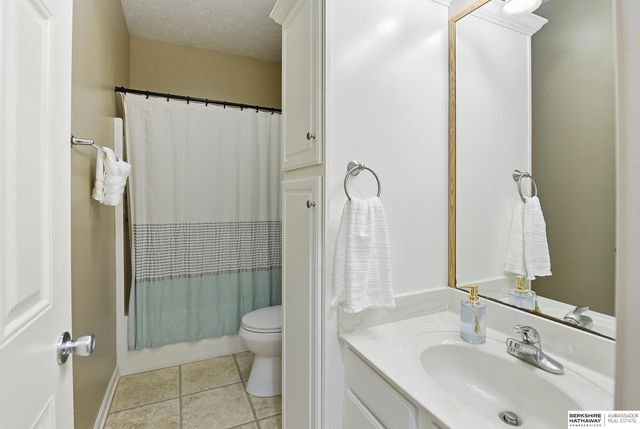 20129 Douglas Street, Omaha, NE 68022