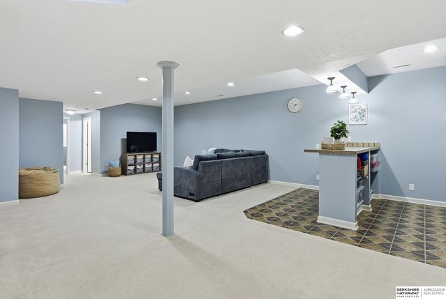 20129 Douglas Street, Omaha, NE 68022