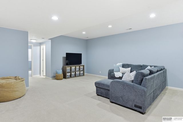 20129 Douglas Street, Omaha, NE 68022