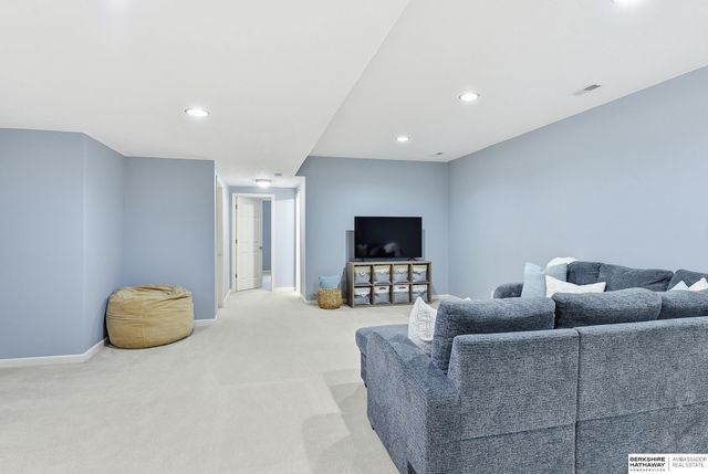 20129 Douglas Street, Omaha, NE 68022