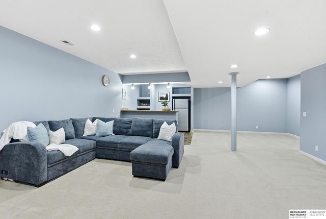 20129 Douglas Street, Omaha, NE 68022