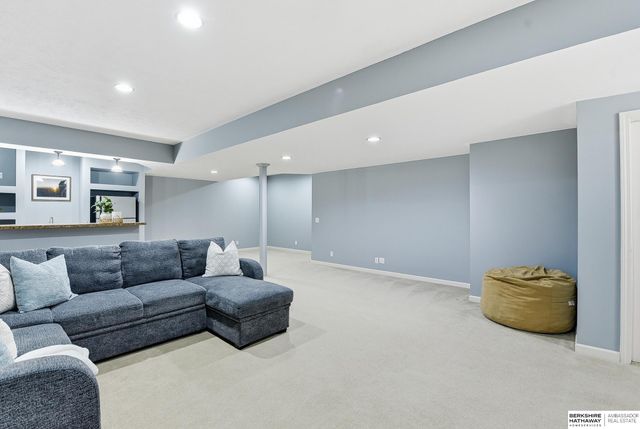 20129 Douglas Street, Omaha, NE 68022