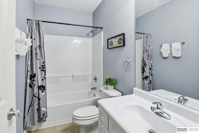 20129 Douglas Street, Omaha, NE 68022