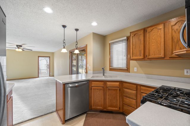 8707 Oakdale Drive, Johnston, IA 50131