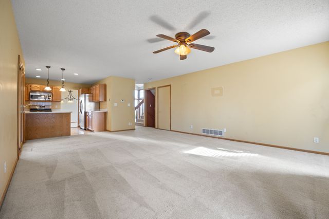 8707 Oakdale Drive, Johnston, IA 50131