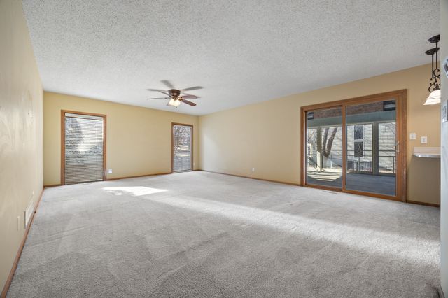 8707 Oakdale Drive, Johnston, IA 50131