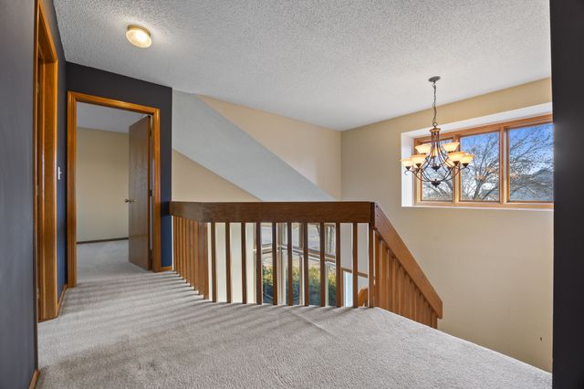 8707 Oakdale Drive, Johnston, IA 50131