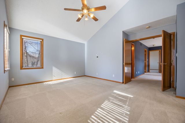 8707 Oakdale Drive, Johnston, IA 50131