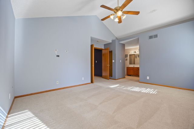 8707 Oakdale Drive, Johnston, IA 50131