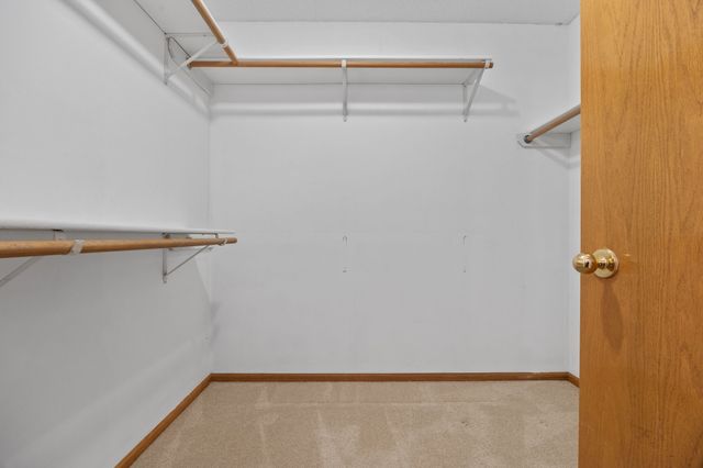 8707 Oakdale Drive, Johnston, IA 50131