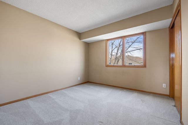 8707 Oakdale Drive, Johnston, IA 50131