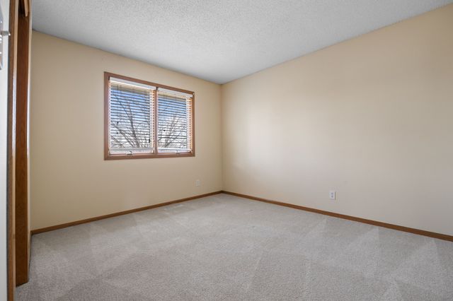 8707 Oakdale Drive, Johnston, IA 50131