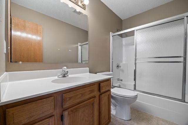 8707 Oakdale Drive, Johnston, IA 50131