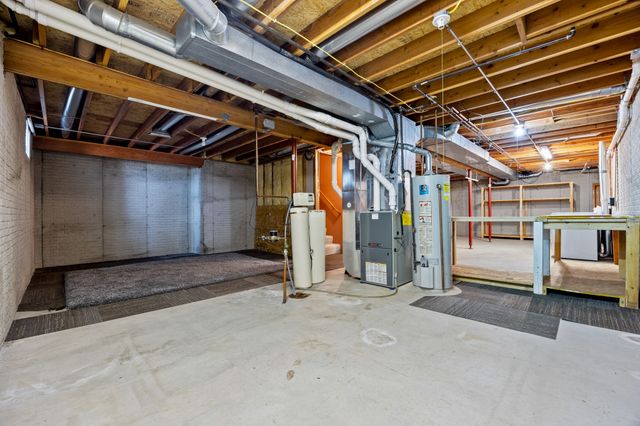 8707 Oakdale Drive, Johnston, IA 50131