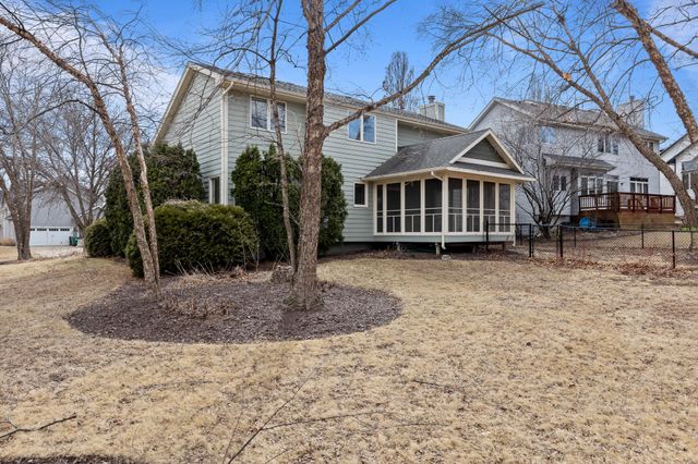 8707 Oakdale Drive, Johnston, IA 50131