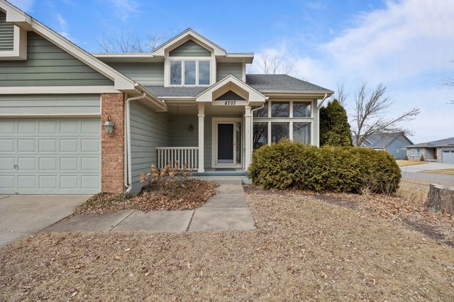 8707 Oakdale Drive, Johnston, IA 50131