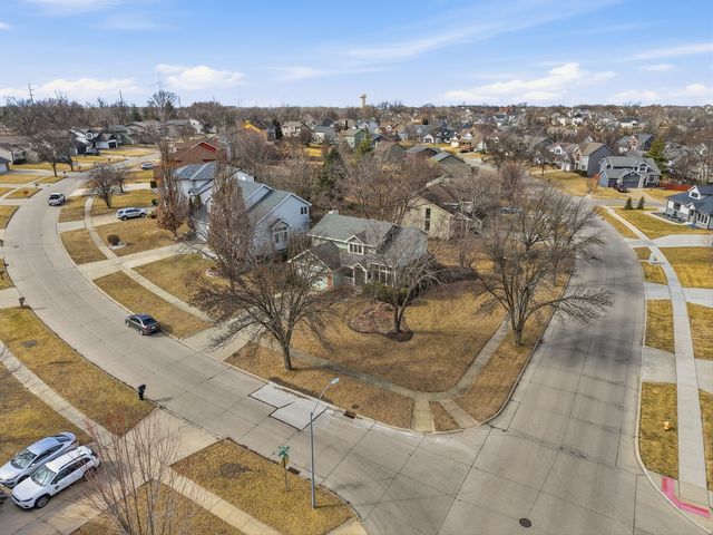 8707 Oakdale Drive, Johnston, IA 50131